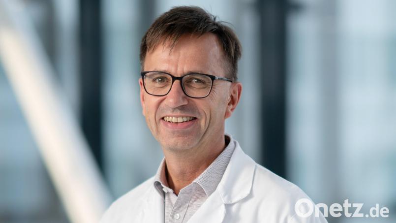 Dr. Michael Angerer (64), Leiter der Neurologie am Klinikum Weiden, geht zum 31. März 2025 in Ruhestand. Bild: Peter Langgaertner