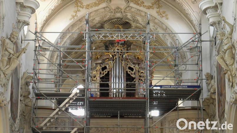 Die Schauseite der Orgel, der Prospekt, weist schon zwei große &quot;Zahnlücken&quot; auf. Bild: dok