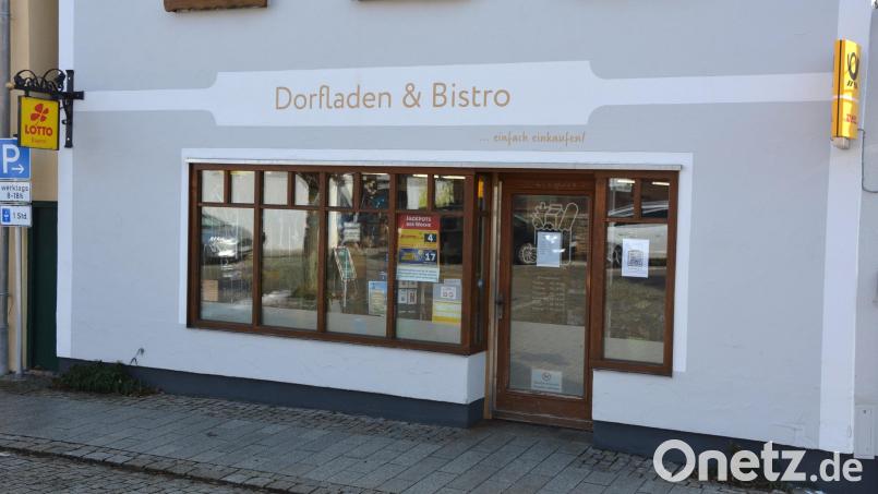 Es läuft gut im Bad Neualbenreuther Dorfladen, der im November 2023 am Marktplatz eröffnet wurde. Bild: jr