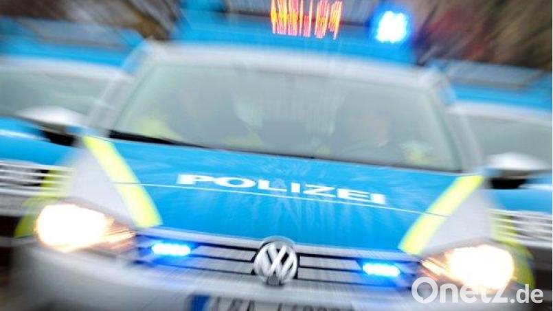 Polizei findet bei Kontrolle ein verbotenes Springmesser. Symbolbild: agentur/dpa