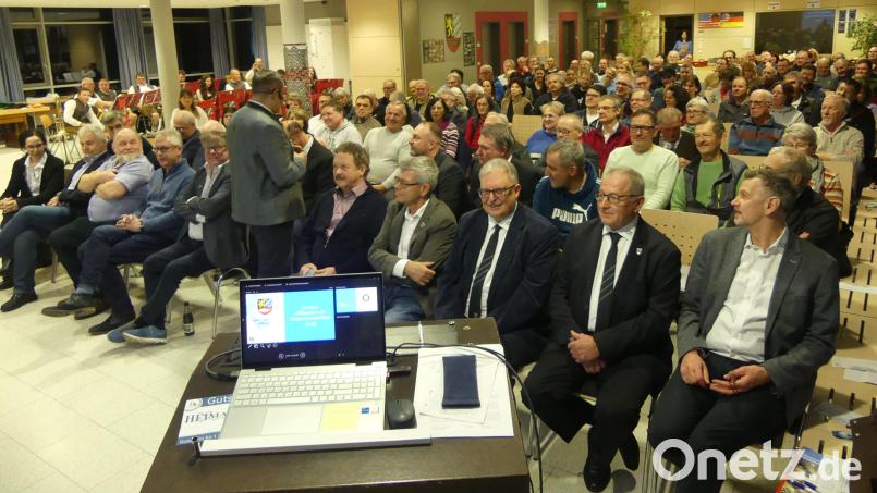 Die Bürgerversammlung in Eschenbach bescherte den mehr als 150 Besuchern einen langen Abend. Bild: rn