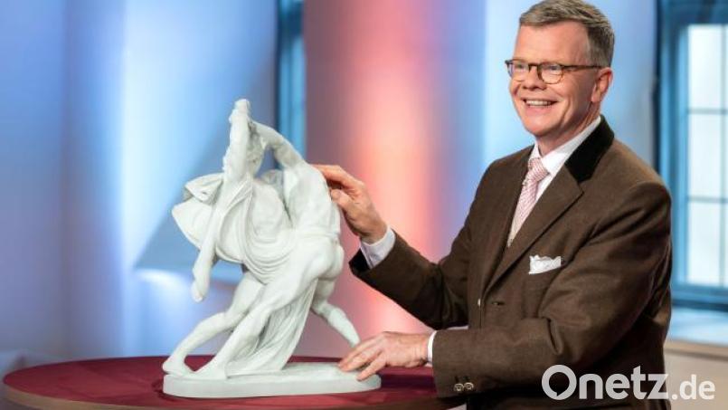 Einer der Experten, die für &quot;Kunst + Krempel&quot; nach Sulzbach-Rosenberg kommen, ist Dr. Samuel Wittwer, Direktor der Stiftung Potsdamer Schlösser und Gärten. Er kennt sich vor allem bei Porzellan und Keramik hervorragend aus. Bild: Ralf Wilschewski/BR