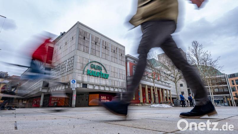 Die Stadt Regensburg wird das ehemalige Galeria-Kaufhof-Gebäude in der Altstadt, in das angeblich ein arabisch-islamisches Kulturkaufhaus einziehen soll, nicht kaufen. Archivbild: Armin Weigel/dpa