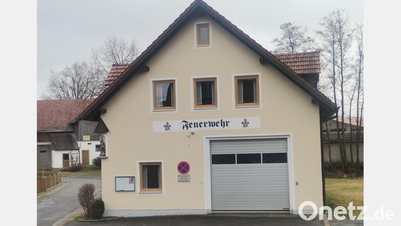 Das Feuerwehrhaus in Muschenried wartet auf das neue Tragkraftspritzenfahrzeug TSF, das die Wehr erhalten wird. Bild: amö