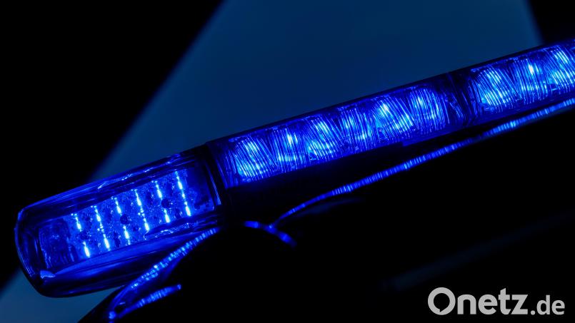 Ein technischer Defekt ist wohl die Ursache für den Brand eines Autos in Neusorg. Die Fahrerin blieb unverletzt. Symbolbild: Rolf Vennenbernd/dpa
