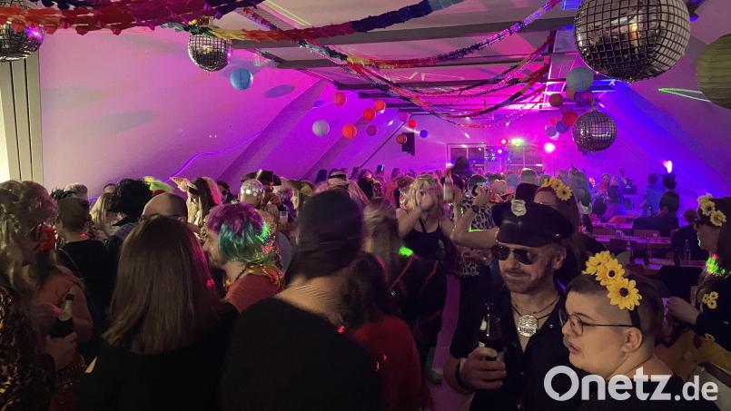 Das Zelt war wieder voll bei &quot;Lisl&#039;s Weiberfasching&quot;. Bild: ak