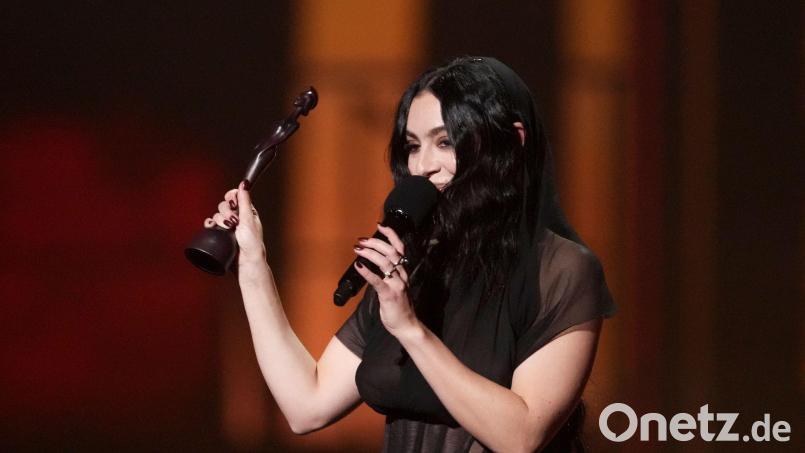 Charli XCX gewann bei den Brit Awards 2025 gleich fünf Preise. Bild: Scott A Garfitt/Invision/AP/dpa