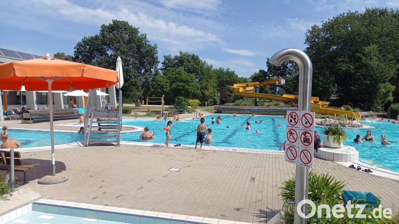 Im Freizeitzentrum Perschen wird ein Hallenbad neu gebaut. Den Neubau bezahlt der Landkreis Schwandorf, den Betrieb übernimmt der Zweckverband. Archivbild: bl