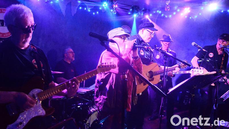 Bei &quot;Back Beat&quot; darf auch mal der legendäre Weidener Blues-Harper Wyman ran. Bild: Kunz