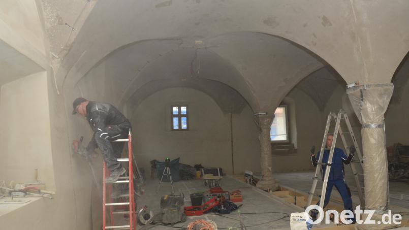 Im Marstallgebäude wird gerade fleißig gewerkelt. Bild: dob