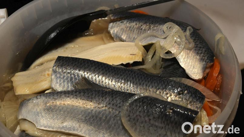 Neben markigen Sprüchen gibt&#039;s beim politischen Aschermittwoch deftige Speisen und Fisch. Archivbild: Petra Hartl