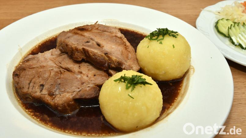 Die Wirtshauskultur im Landkreis Tirschenreuth ist in Gefahr. Dazu gehört auch ein saftiger Schweinebraten mit Knödl. Den gibt es in vielen Städten und Gemeinden schon heute in den Wirtshäusern nicht mehr. Archivbild: Petra Hartl