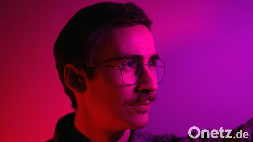 Leo Richter alias &quot;Harlekurt&quot; aus Regensburg behandelt in seinen Songs ernste Themen, wie Suizid und gescheiterte Beziehungen. Bild: Emir in the North/exb