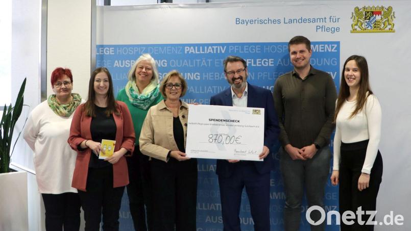 Spendenübergabe an die Selbsthilfegruppe Krebskranker Kinder Bild:  Markus Eichinger/LfP
