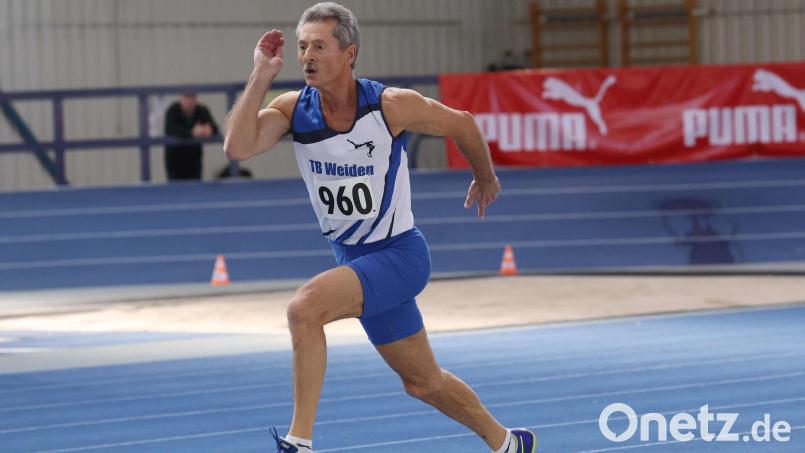Anlauf zum Weltrekord: Manfred Ziegler vom TB Weiden überquerte bei den deutschen Hallenmasters 1,68 Meter im Hochsprung der Altersklasse M65. Bild: Kiefner