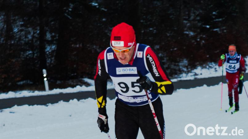 Bernhard Langer holte sich beim Nachtlauf im heimischen Langlaufzentrum am Rotbühl den Titel des Oberpfalzmeisters 2025 Bild: Lingl