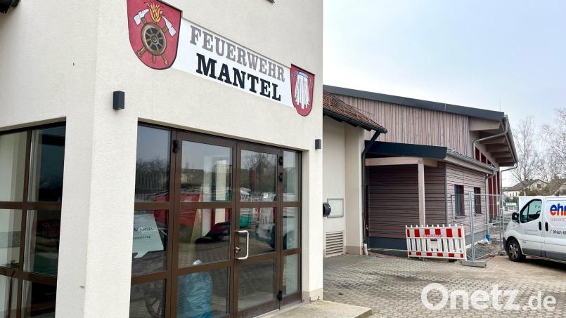 Die Feuerwehr Mantel plant einen Übungsschacht zur Absturzsicherung am Feuerwehrhaus. Bild: Gabi Schönberger