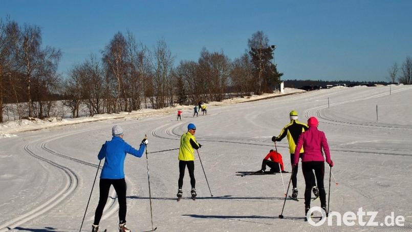 Bestens präparierte Loipen, blauer Himmel, Sonnenschein: Solche Tage waren in der Saison 2024/2025 rar im Nordic-Sport-Zentrum Schönsee-Rosenhof. Der Pisten-Bully blieb zum zweiten Mal in Folge den ganzen Winter über in der Garage. Archivbild: Siegfried Filipp/exb