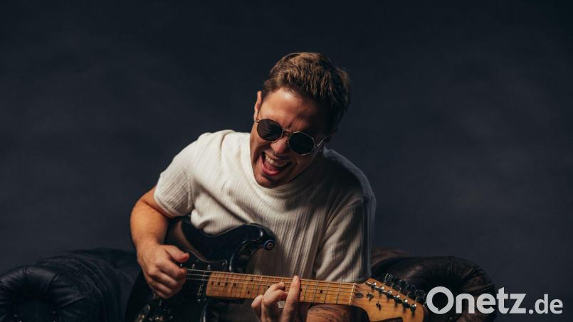 Steht mit „Wackelkontakt“ weiter an der Spitze der Charts: Der Musiker Oimara. Bild: Thomas Willibald/südpolmusic GmbH/dpa