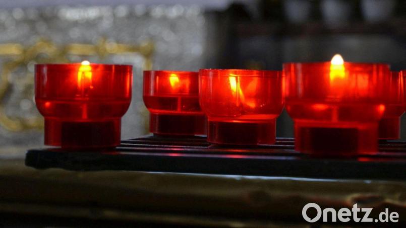 Manchen hilft ein Kirchenbesuch, um die Trauer um einen geliebten Menschen zu verarbeiten. Symbolbild: Susanne Forster
