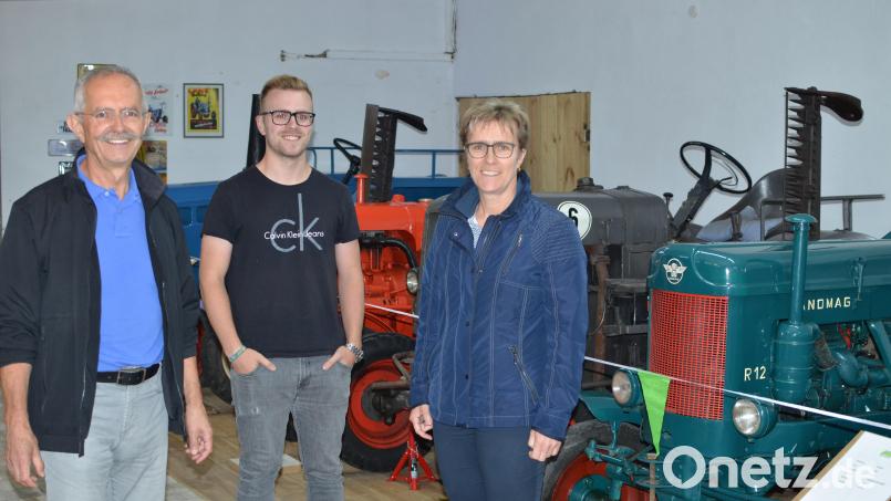 Marion Höcht möchte künftig auch mehr Zeit mit ihrer Familie verbringen. Das Bild zeigt sie mit Mann Hubert Kellner und Sohn Johannes im Museum des Grandlhofs. Archivbild: Benkhardt