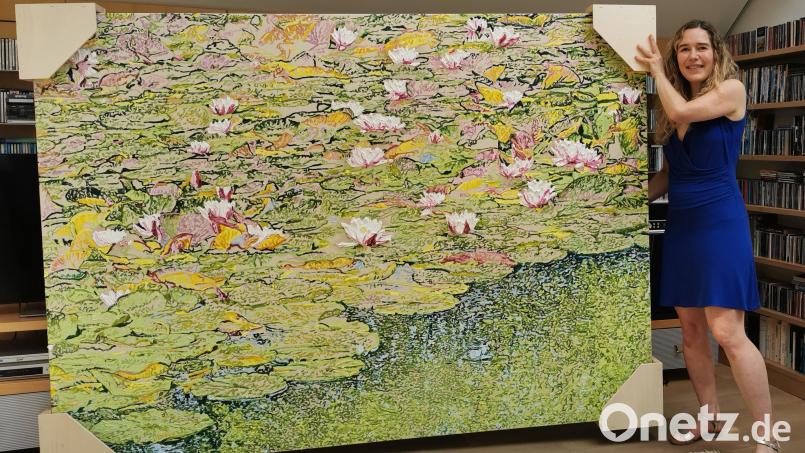 Für dieses großformatige Bild und noch nicht ganz fertige Bild von Katharina Gierlach standen Seerosen im Park von Schloss Königshain bei Görlitz Model. Für andere Exemplare aus der Pflanzenwelt genügte ein Blick in Nachbars Garten in Winklarn. Archivbild: Portner