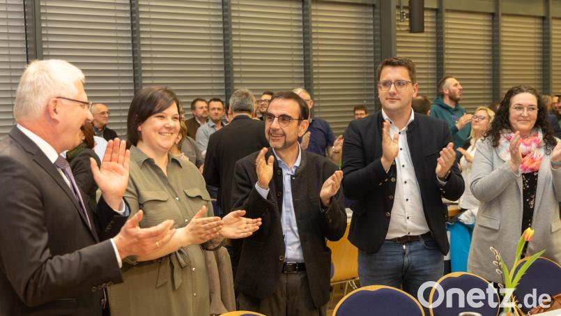 Bürgermeister Johannes Reger, CSU-Ortsvorsitzende Sandra Dostler, CSU-Landtagsfraktionsvorsitzender Klaus Holetschek, Europaabgeordneter Christian Doleschal und Tina Zeitler, Kreisvorsitzende der Frauen-Union im Landkreis Tirschenreuth (von links). Bild: Roland Wellenhoefer