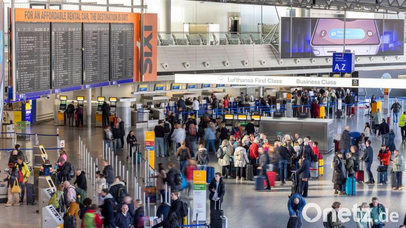 Mehr als 500.000 Flugpassagiere können ihre Reisen am Montag nicht wie geplant antreten. Bild: Helmut Fricke/dpa