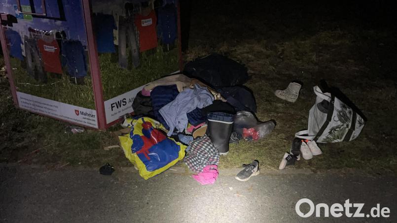 Im Schwandorfer Ortsteil Krondorf wurde ein Altkleidercontainer aufgebrochen. Bild: Polizeiinspektion Schwandorf