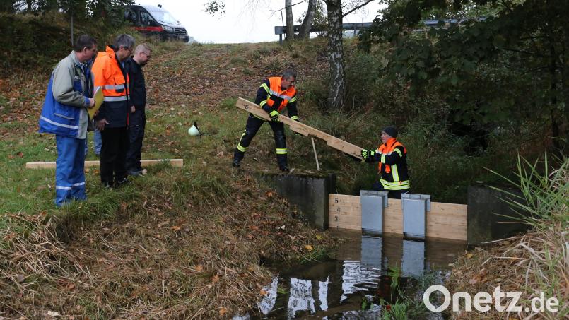 Am 29. März simuliert die MERO in Pfrentsch den Ernstfall und führt eine Ölwehr-Vollübung durch. Bild: Landratsamt Neustadt a.d.Waldnaab / Marcel Weidner