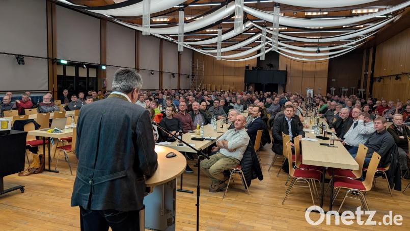 Mehr als 300 Mitglieder hörten sich die Ausführungen von Wolfgang Beer und der anderen Sprecher an. Bild: Wolfgang Würth