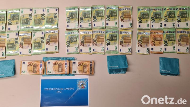 Nach diesem Fund bei Wernberg-Köblitz ermittelt die Polizei wegen Geldwäsche. Bild: Verkehrspolizei Amberg/exb