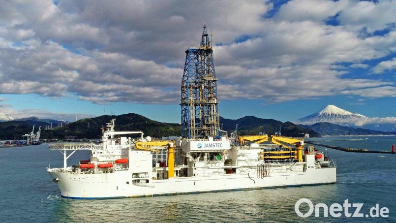 Tiefsee-Bohrschiffe wie die Chikyu der Japanischen Forschungsbehörde ermöglichen den Zugang zu den Organismen der tiefen Biosphäre und ihren Umweltbedingungen. Bild: JAMSTECH/exb