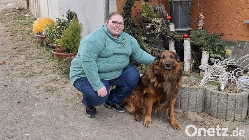 Zukünftig hat die erste Kirchenpflegerin Leuchtenbergs Maria Schatz wegen des Ehrenamtes noch weniger Zeit für Spaziergänge mit dem Hund. Bild: Eva Kreuzer