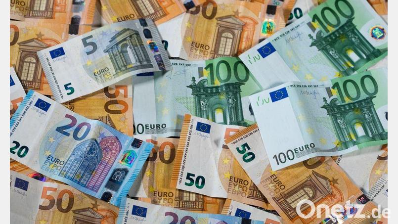Haushalt und Investitionen standen auf der Tagesordnung der vergangenen Gemeinderatssitzung. Symbolbild: Jens Büttner/dpa