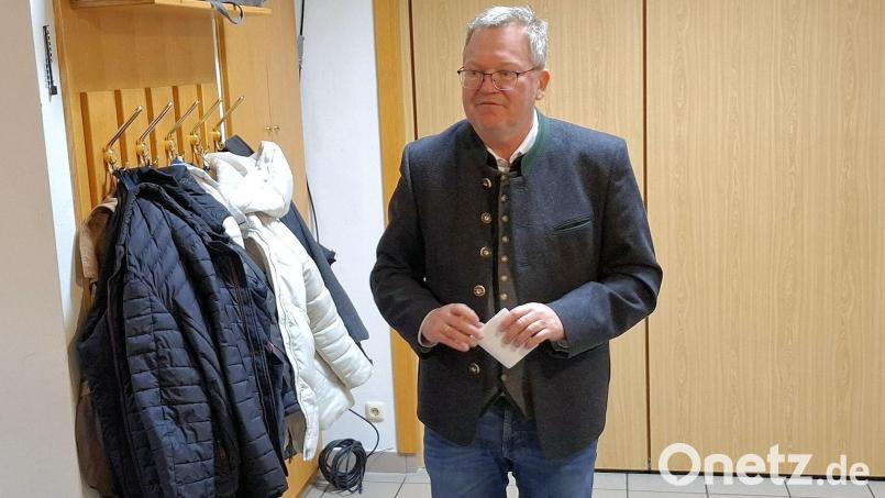 Ambergs Oberbürgermeister Michael Cerny spricht in Pittersberg beim sogenannten Ascherfreitag der CSU. Bild: gm