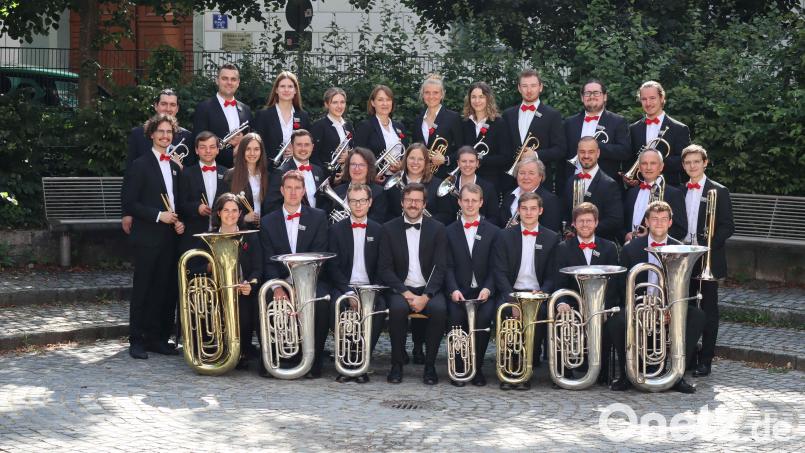 Die Brass-Band Regensburg spielt im Kubus in Ursensollen ein Frühlingskonzert. Bild: Lena Dejosez/exb