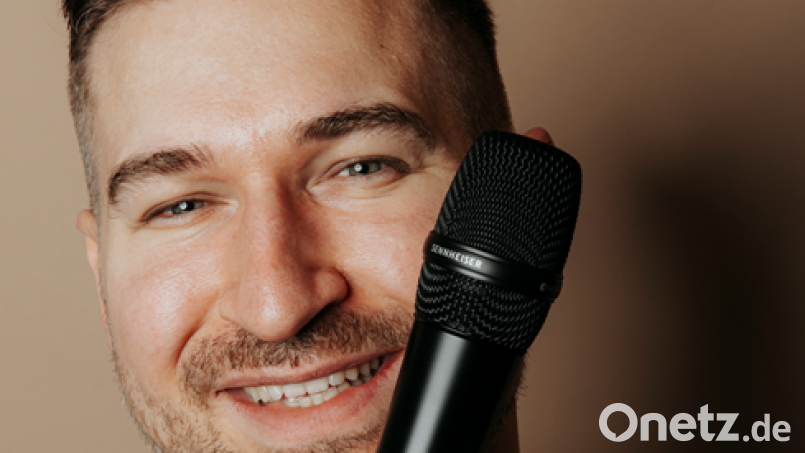 Christoph Baierl singt deutsche Klassiker und weltbekannte Balladen. Bild: Benjamin Ebi/exb