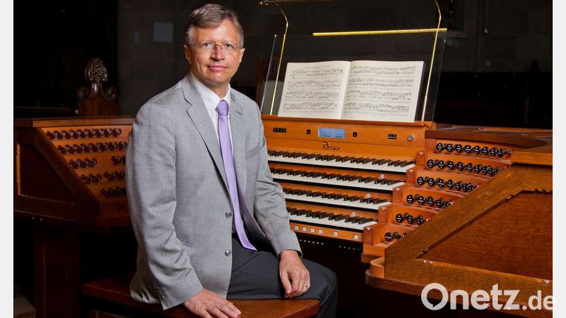 Franz Josef Stoiber ist Domorganist von Regensburg und Leiter der dortigen Kirchenmusikhochschule. Bild: Michael Vogl/exb