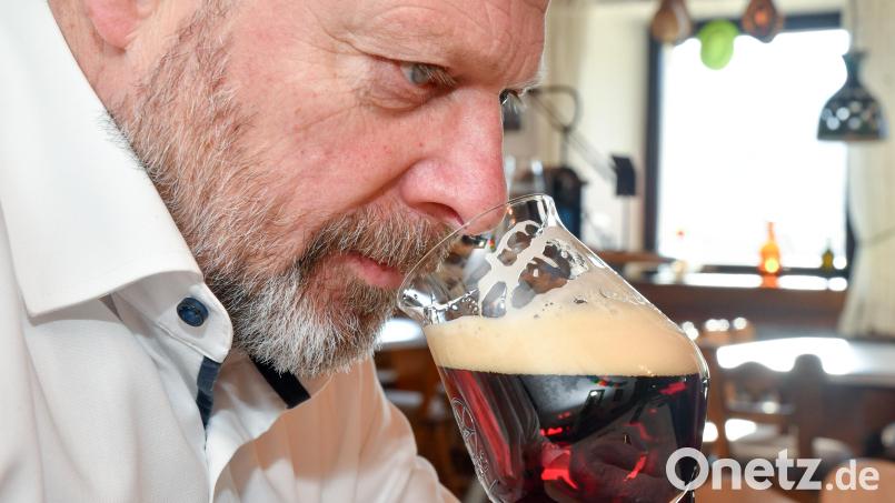 Bockbier, mal etwas anders getrunken: Biersommelier Alwin Märkl erklärt, wie man das Traditionsgetränk ganz neu kennenlernen kann. Bild: Petra Hartl