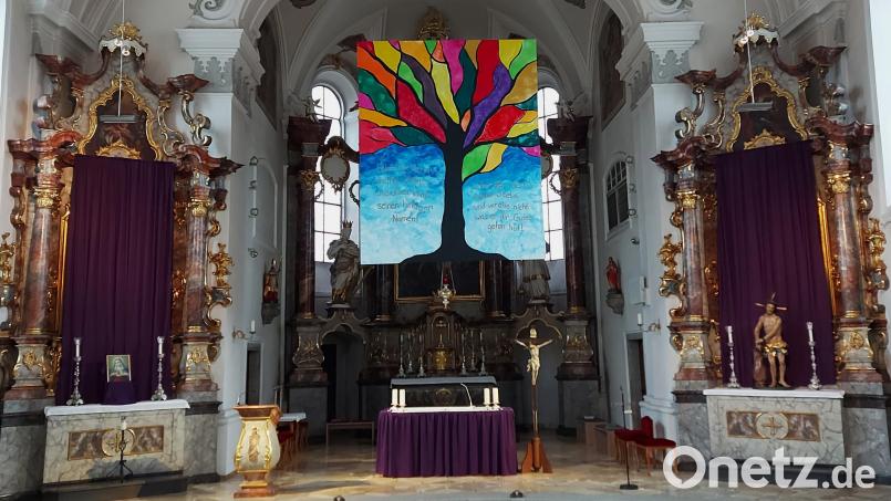 Das Fastentuch in der Oberviechtacher Stadtpfarrkirche. Bild: lg