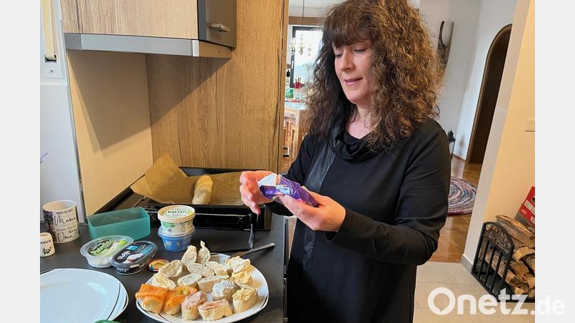 Für Oberpfalz-Medien bereitet Daniela Wopperer vegane Kostproben vor. Bild: ihl