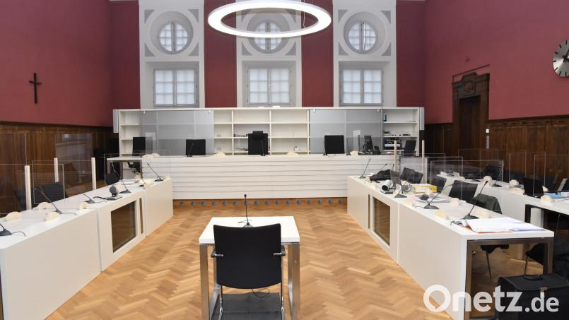 Im Schwurgerichtssaal des Amberger Landgerichts stand jetzt ein Mann vor Gericht, der in Büros eingebrochen ist, um seinen Drogenkonsum zu finanzieren. Bild: Petra Hartl