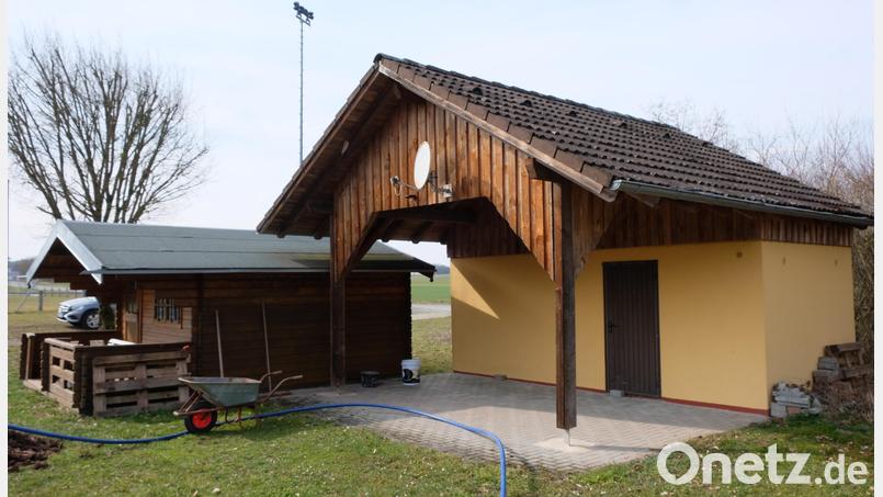 Der &quot;Ballwechsel&quot; zwischen den Tennisfreunden Oberbibrach und dem Vorbacher Gemeinderat zeigt Wirkung. Zur Finanzierung des neuen Tennisheimes in Vorbach mit geschätzten Kosten von 130.000 Euro steuert die Kommune ein sensationelles Ass bei. Das bestehende Vereinshäuschen (unser Bild) soll zurückgebaut werden. Bild: do