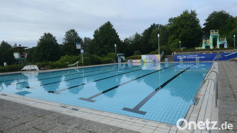 Das Schwimmerbecken mit seinen sechs 25-Meter-Bahnen soll den Anfang bei der Sanierung der Freizeiteinrichtung machen. Bild: bey