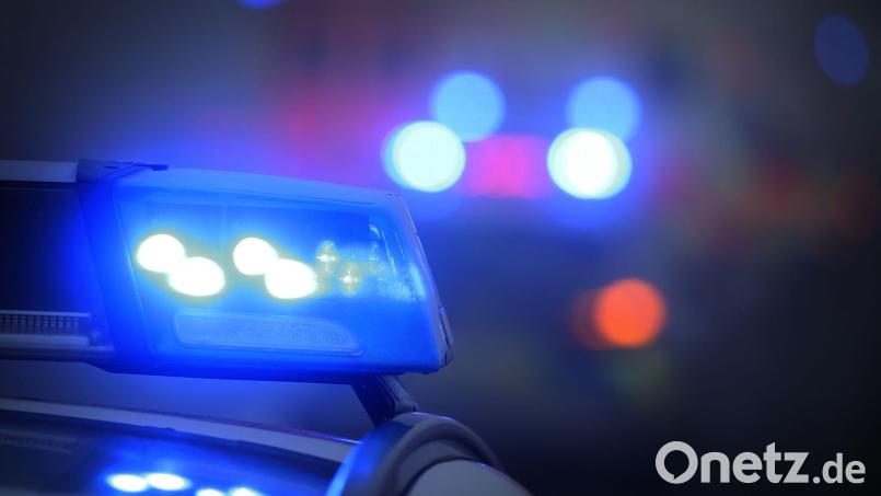 Der 53 Jahre alte Beifahrer zog sich mehrere Brüche zu und kam schwer verletzt in ein Krankenhaus. (Symbolbild) Bild: Karl-Josef Hildenbrand/dpa