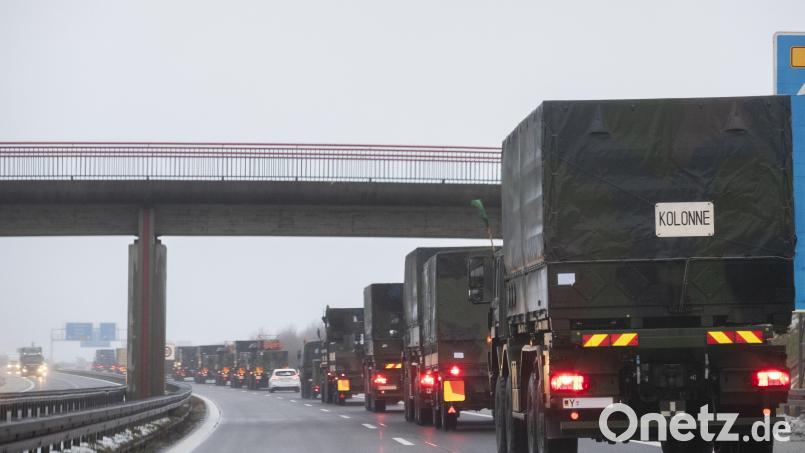 Am Mittwoch werden lange Militärkonvois für Verkehrsbehinderungen in Nordbayern sorgen. Welche Straßen genau betroffen sind, wurde allerdings nicht mitgeteilt. Symbolbild: Jane Schmidt/Bundeswehr