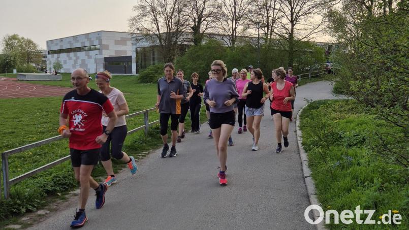 Am Montag, 14. April, bietet die DJK Weiden wieder ein Programm für Laufneulinge an. Auch alle, die Nordic Walking einmal ausprobieren wollen, sind willkommen. Archivbild: Lowak