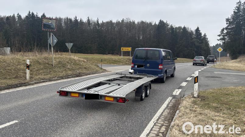 Die Kreuzung bei Ödhaag wird ein Vierteljahr lang zur Großbaustelle, wenn hier zwei neue Linksabbiegespuren entstehen. Bild: ge