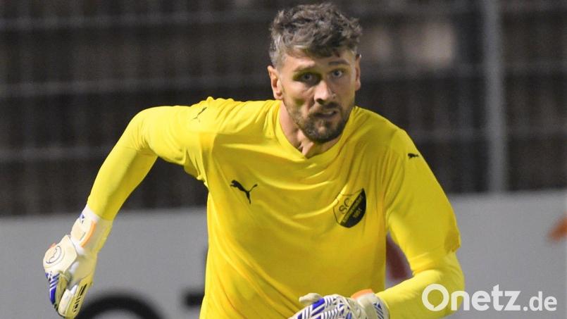 Wolfgang Hesl im Trikot des SV Schwandorf-Ettmannsdorf. Der Keeper hat sich jetzt einen Jochbeinbruch zugezogen. Bild: Büttner